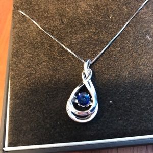 Necklace with sapphire